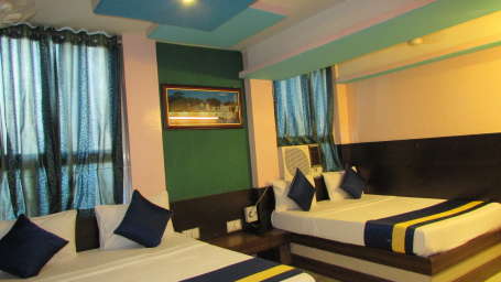 Hotel Abhiraj Palace
